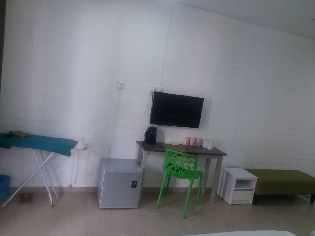 D Lima Beach Inn Pantai Cenang  Εξωτερικό φωτογραφία
